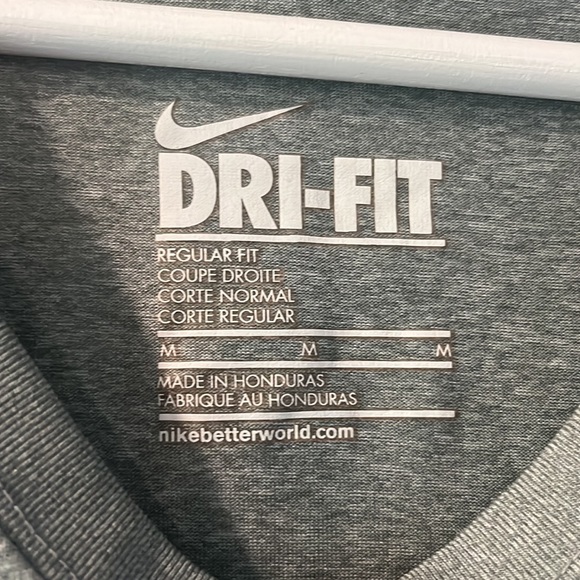 Nike v neck tee - Picture 3 of 3